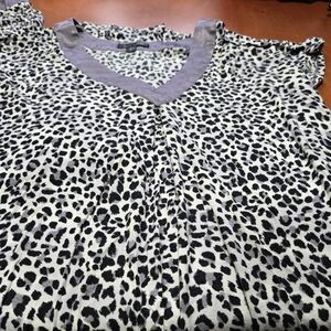 Leopard Print V-Neck Women's Top And Bottom Pj Set Size Large